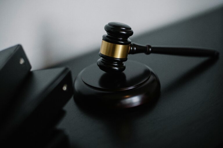 Opposing jurisprudence of the two courts on the eligibility of populist candidate to run in the elections